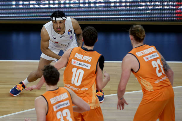 配合不仅反 配合不仅反