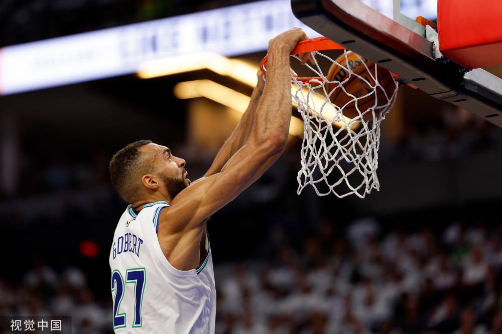 们展开了激 们展开了激