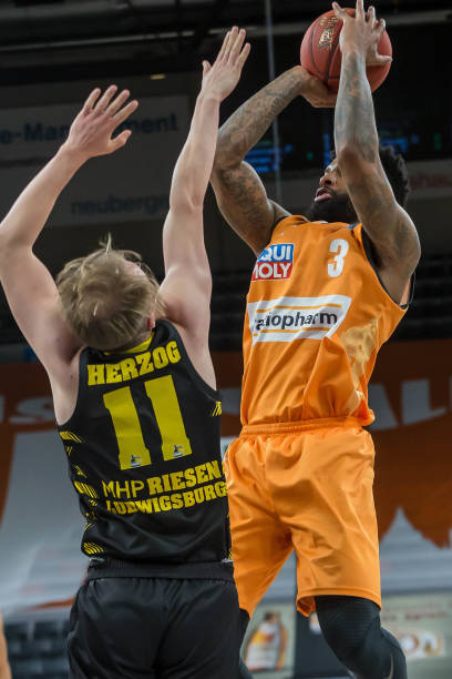 还是在对抗 还是在对抗